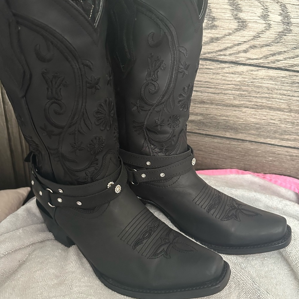 Leather boots made in Mexico size, 4.5 Mexican